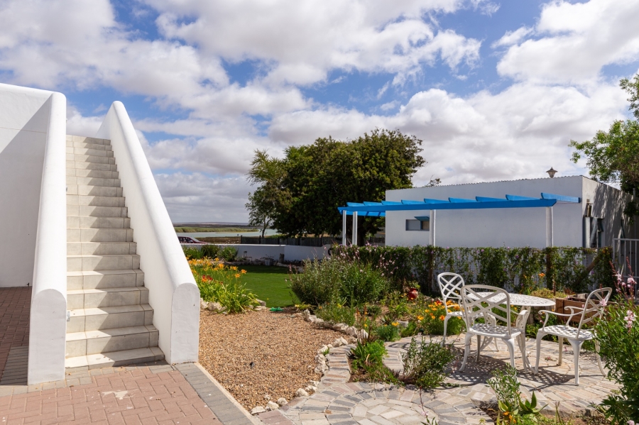 4 Bedroom Property for Sale in Velddrif Western Cape